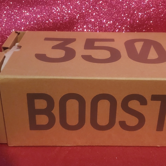 Yeezy Boost - Picture 3 of 4